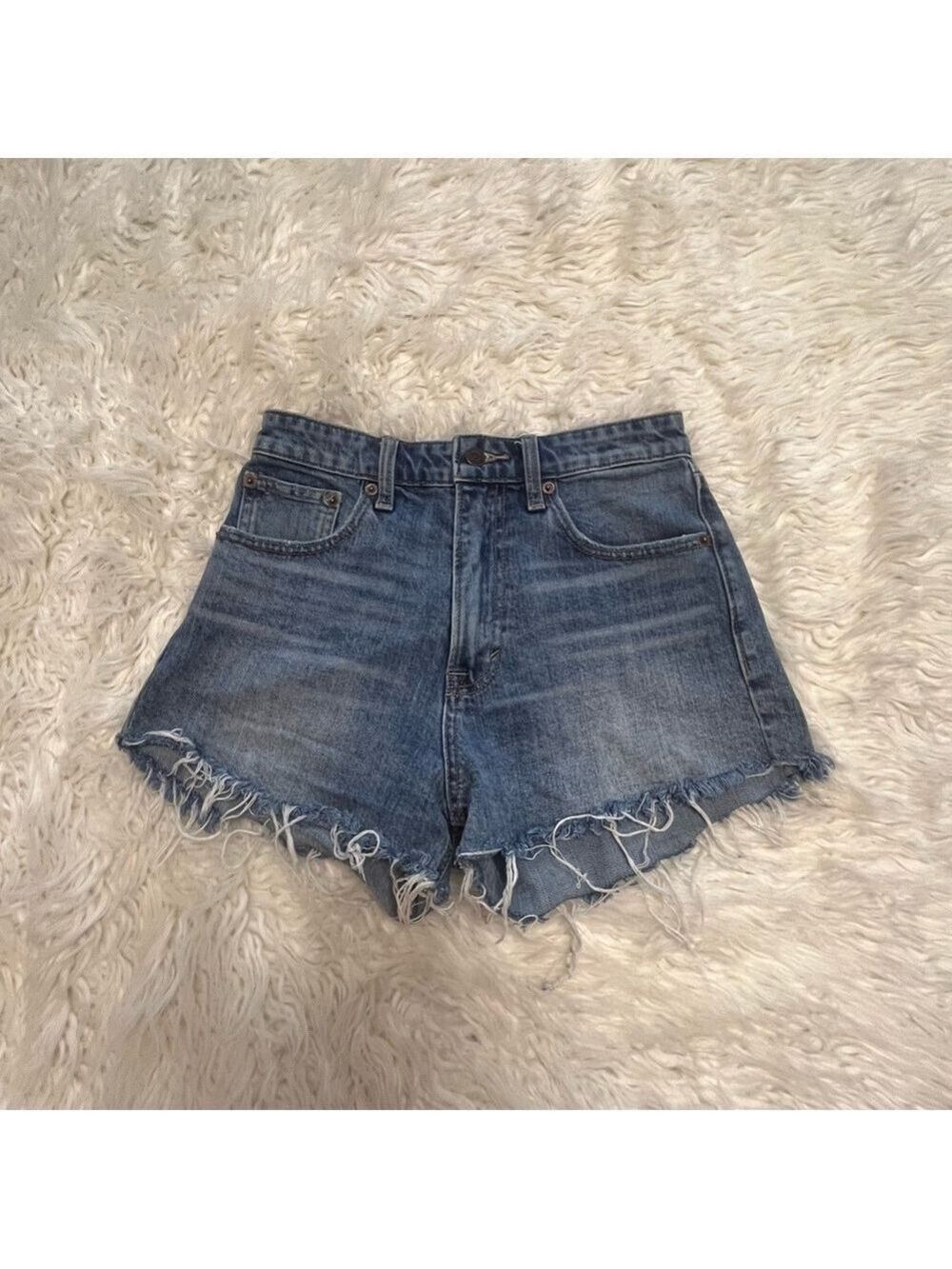 Lucky Brand Women’s Stretch Distressed Blue Denim Cut Off Shorts. Size 26